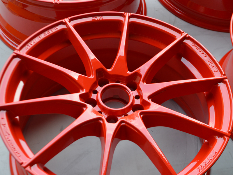 Offriamo riparazioni, centratura, sabbiatura e verniciatura per cerchi auto e moto.
Scegli tra una variet&agrave; di finiture disponibili.